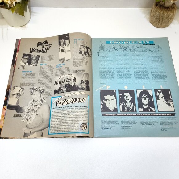 Hard Rock Cafe Magazine Featuring Dan Aykroyd As Elwood Blues 1980s Memorabilia - Picture 3 of 7